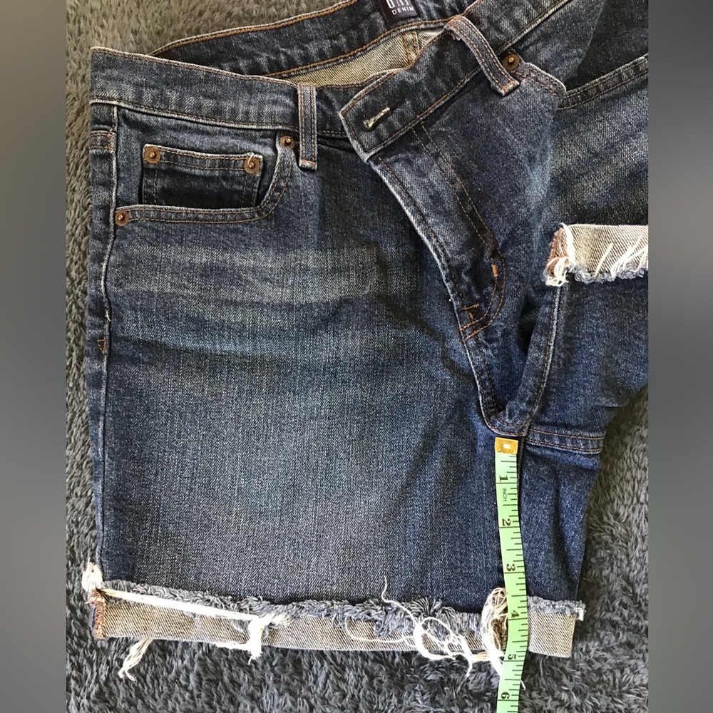 Gap Jean Shorts 5” Inseam Dark Blue Wash with Frayed Cuff Size 30 - Picture 4 of 8